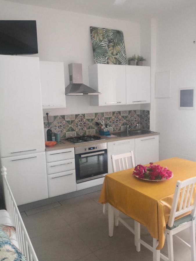 Casa Vacanze Gloria Кастеламаре дел Голфо Стая снимка